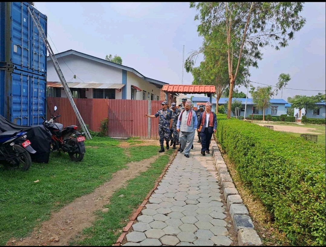 मिति २०८० साल जेष्ठ ०८ गते सशस्त्र प्रहरी बल नेपाल दक्षिणकाली नं.२१ गण सातदोवाटो ललितपुरको निरीक्षण गर्नु हुदै प्रमुख जिल्ला अधिकारी रुद्रप्रसाद पण्डितज्यू