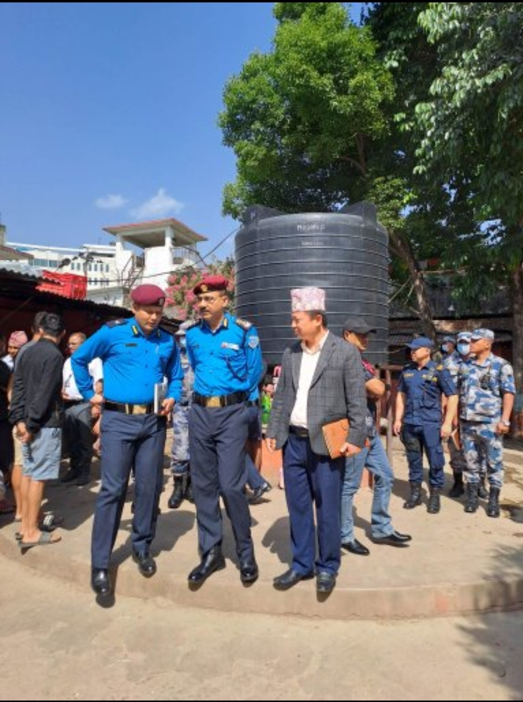 आज मिति २०८० साल जेष्ठ १९ गते कारागार कार्यालय नख्खु ललितपुरको अनुगमन गर्नु हुदै प्रमुख जिल्ला अधिकारी लगायत सुरक्षा निकायका प्रमुखज्यूहरु