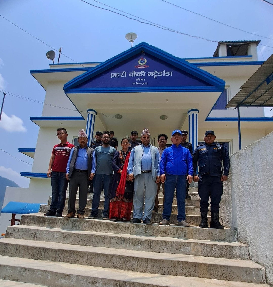 प्रहरी चौकी भट्टेडाँडा ललितपुरको अनुगमन कार्यमा प्रमुख जिल्ला अधिकारी श्री रुद्रप्रसाद पण्डितज्यू र सहायक प्रमुख जिल्ला अधिकारी अमर दिप सुनुवार